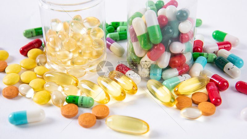 复合维生素的推荐剂量因人而异，主要取决于以下几个因素：